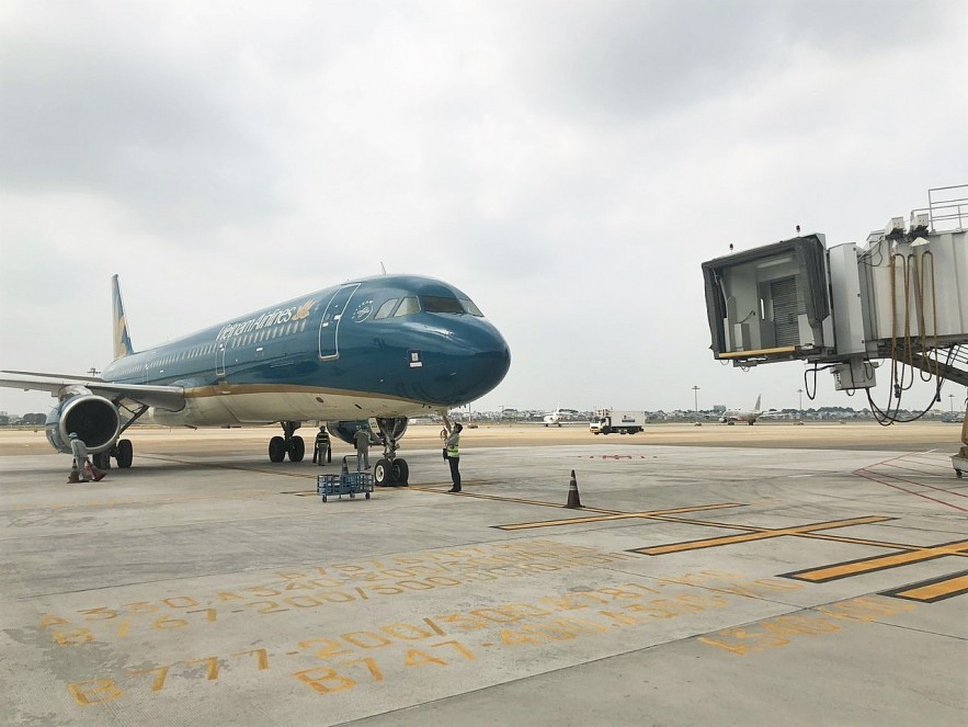 First 20 International Tourists From Singapore Arrive in Vietnam First 20 International Tourists From Singapore Arrive in Vietnam