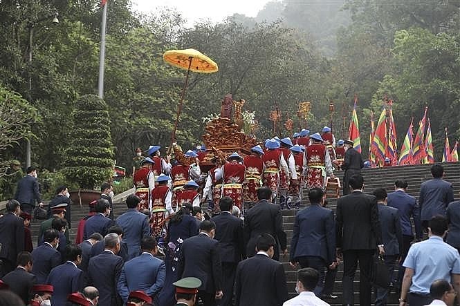 On the morning of April 10 (the 10th of the third lunar month), the incense offering ceremony on the death anniversary of Hung Kings was solemnly held by Phu Tho province at the Hung Temple special national historical relic site. Photo: VNA On the morning of April 10 (the 10th of the third lunar month), the incense offering ceremony on the death anniversary of Hung Kings was solemnly held by Phu Tho province at the Hung Temple special national historical relic site. Photo: VNA