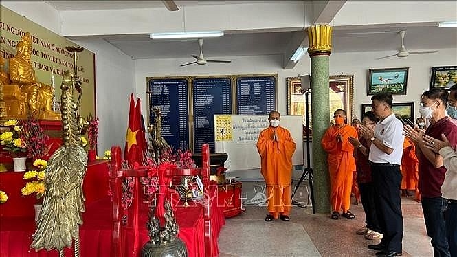 Overseas Vietnamese Pay Tribute to Hung Kings Overseas Vietnamese Pay Tribute to Hung Kings