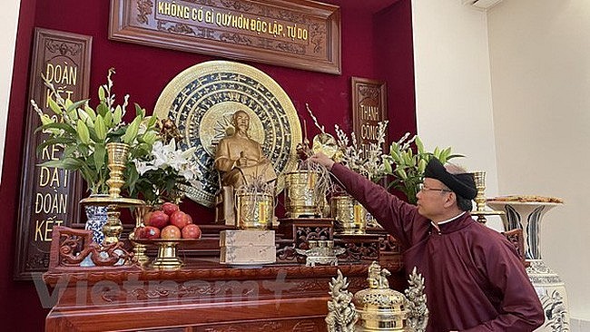 Overseas Vietnamese Pay Tribute to Hung Kings Overseas Vietnamese Pay Tribute to Hung Kings