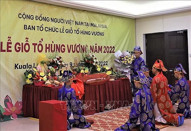 Overseas Vietnamese Pay Tribute to Hung Kings Overseas Vietnamese Pay Tribute to Hung Kings