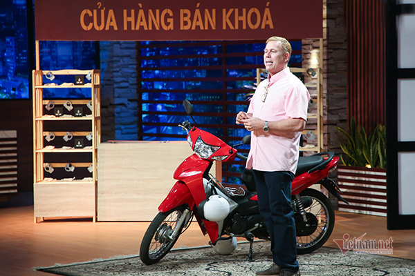 American’s “Made in Vietnam” motorcycle lock American expat creates “Made in Vietnam” motorcycle lock
