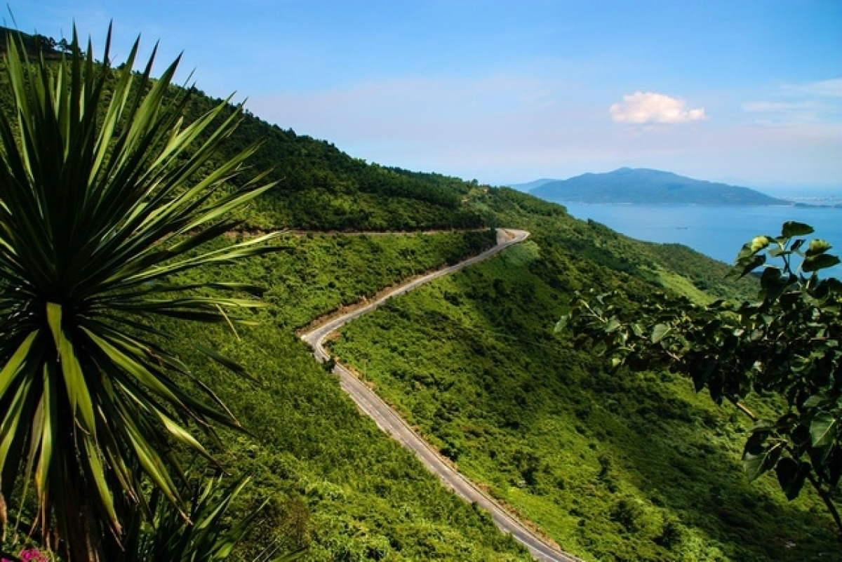Lonely Planet suggests 7 best Vietnamese road trips Vietnam's top 7 road trips: Lonely Planet, with video