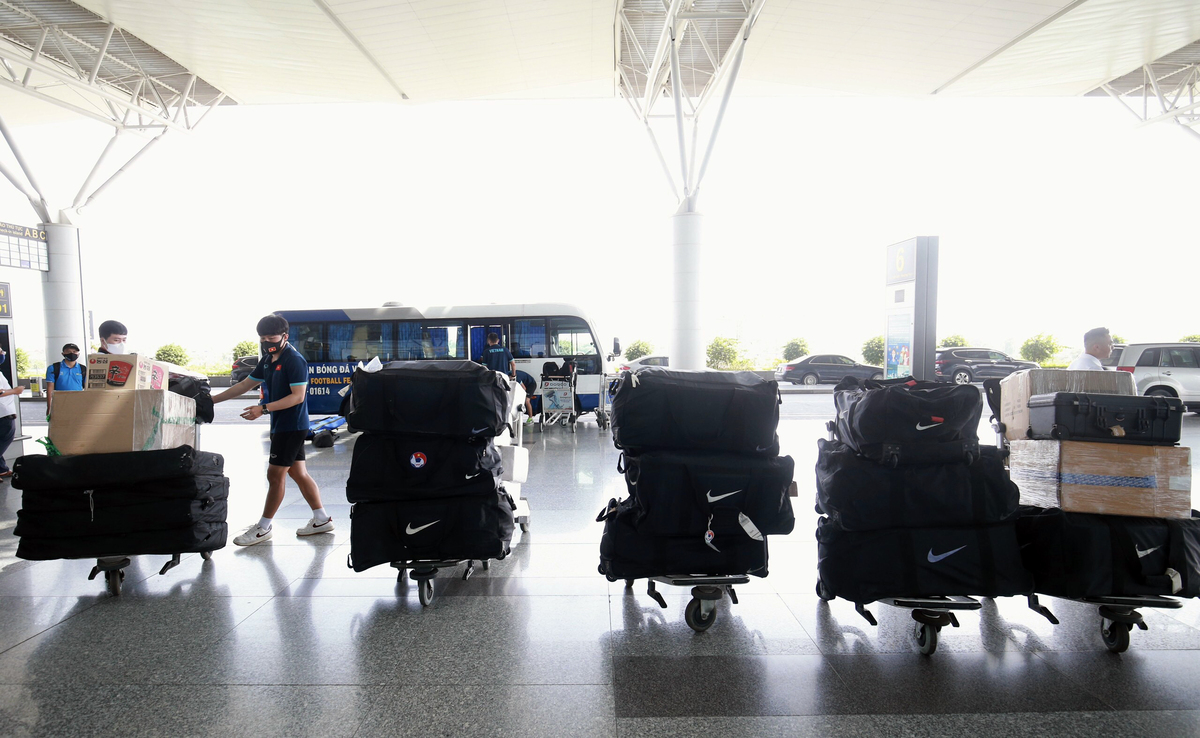 Vietnam football team presents in UAE for World Cup In photos: Vietnam arrives in UAE for World Cup qualifiers