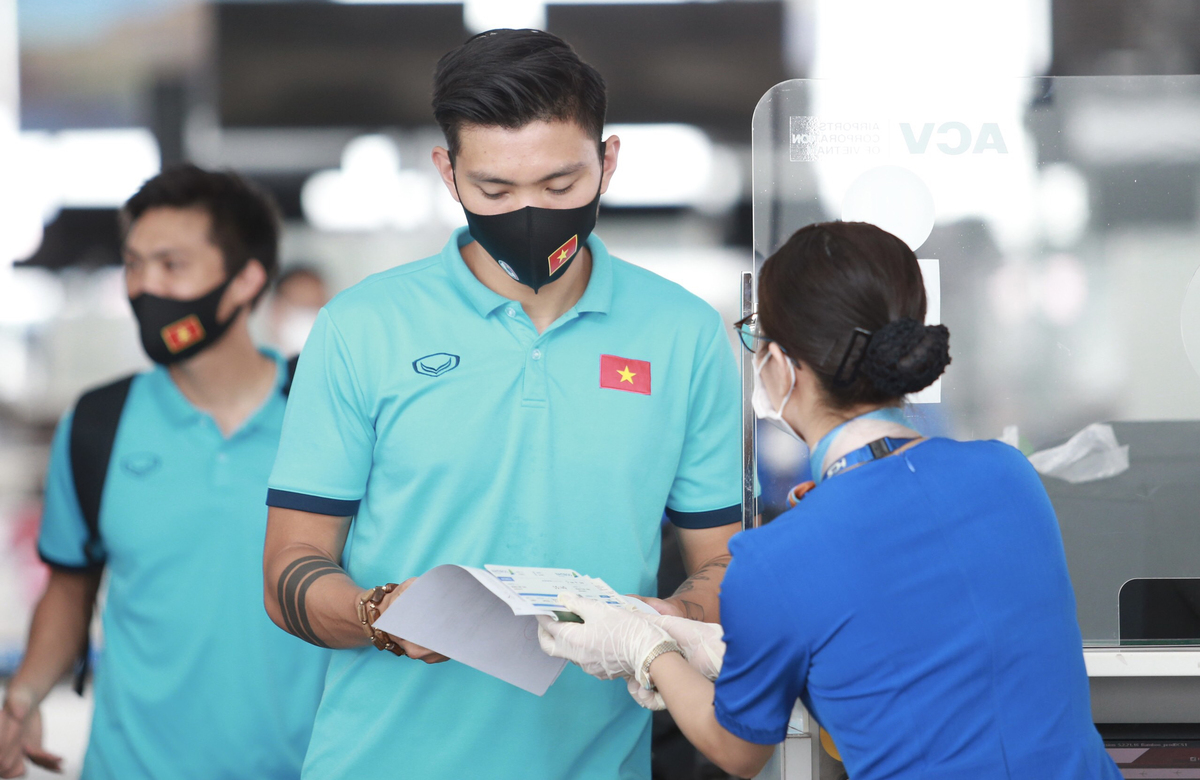 Vietnam football team presents in UAE for World Cup In photos: Vietnam arrives in UAE for World Cup qualifiers