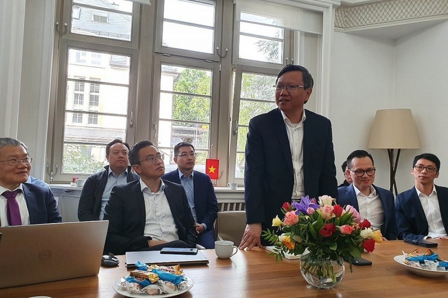 Consul General Le Quang Long emphasizes the important role of overseas intellectuals in the Vietnam - Germany cooperation. Photo: VNA Consul General Le Quang Long emphasizes the important role of overseas intellectuals in the Vietnam - Germany cooperation. Photo: VNA