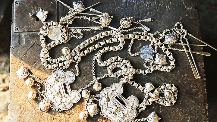 Preserving the quintessence of H'Mong silver carving Preserving the quintessence of H'Mong silver carving