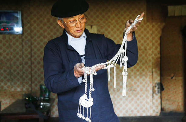 Preserving the quintessence of H'Mong silver carving Preserving the quintessence of H'Mong silver carving