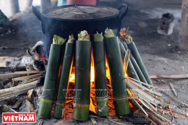 How to bamboo-tube rice: specialties of Vietnam's Northern mountainous How to bamboo-tube rice: specialties of Vietnam's Northern mountainous