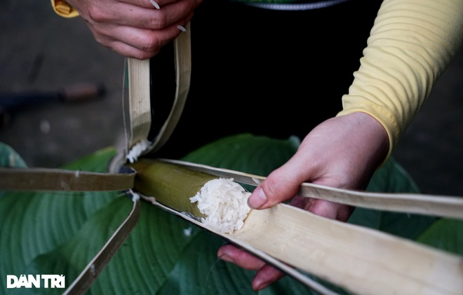 How to bamboo-tube rice: specialties of Vietnam's Northern mountainous Bamboo-tube rice: a specialty of Vietnam's Northern mountains - Video
