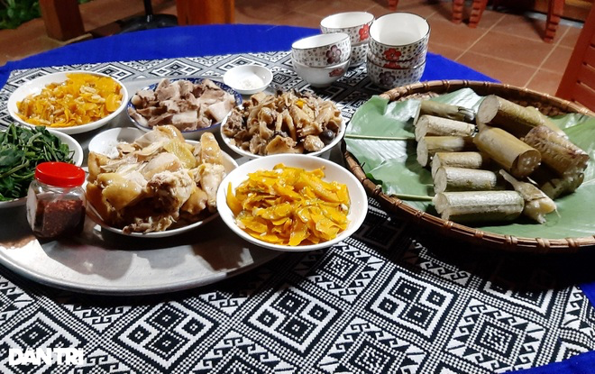 How to bamboo-tube rice: specialties of Vietnam's Northern mountainous Bamboo-tube rice: a specialty of Vietnam's Northern mountains - Video