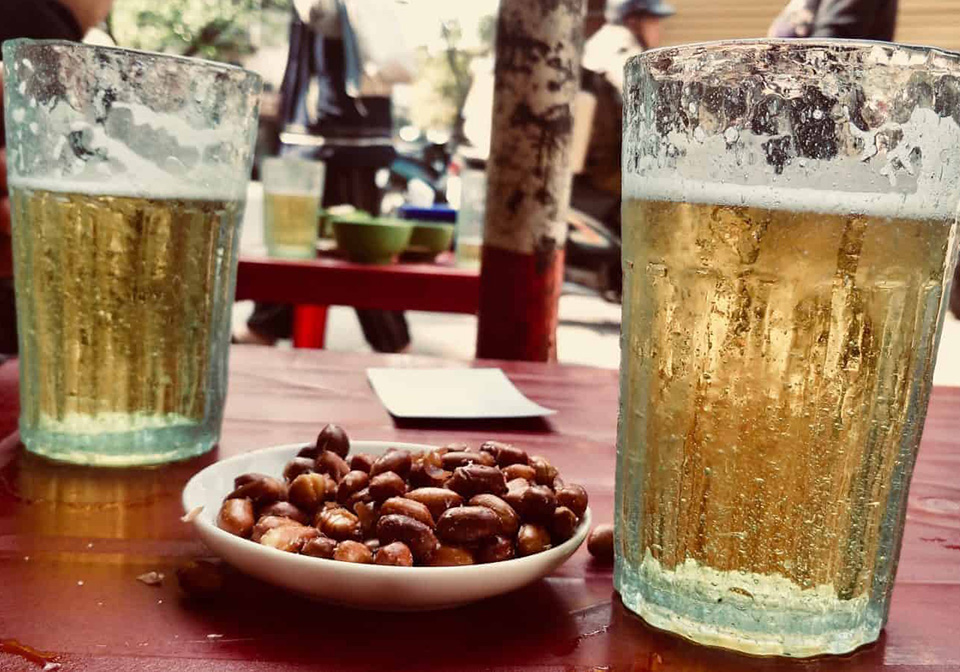 Vietnam draught beer. Photo: Indochinavoyages Vietnam draught beer. Photo: Indochinavoyages