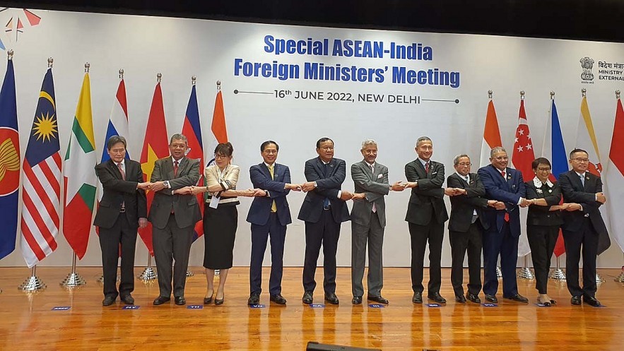 Vietnamese FM Attends Special ASEAN-India Foreign Ministers' Meeting Vietnamese FM Attends Special ASEAN-India Foreign Ministers' Meeting