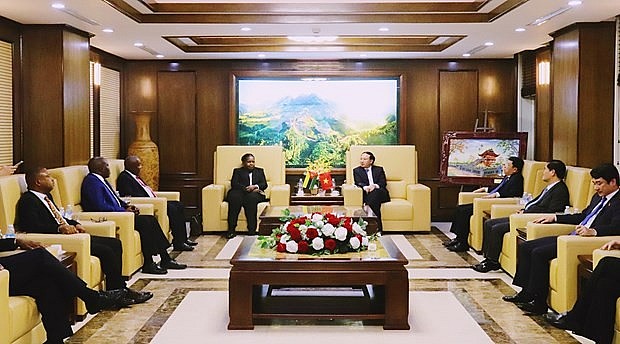 The meeting between Secretary of the Quang Ninh Party Committee Nguyen Xuan Ky (right) and President of the Assembly of Mozambique Esperanca Laurinda Francisco Nhiuane Bias on June 18. Photo: VNA The meeting between Secretary of the Quang Ninh Party Committee Nguyen Xuan Ky (right) and President of the Assembly of Mozambique Esperanca Laurinda Francisco Nhiuane Bias on June 18. Photo: VNA