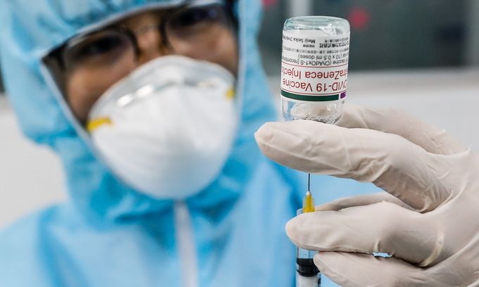 A medical worker prepares a Covid-19 vaccine shot in HCMC, June 21, 2021. Photo: VnExpress A medical worker prepares a Covid-19 vaccine shot in HCMC, June 21, 2021. Photo: VnExpress