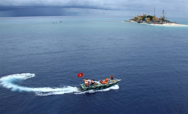 Approaching An Bang (Amboyna Cay) Island in Vietnam's Truong Sa (Spratly) archipelago. VNA/VNS Photo Quy Trung Approaching An Bang (Amboyna Cay) Island in Vietnam's Truong Sa (Spratly) archipelago. VNA/VNS Photo Quy Trung
