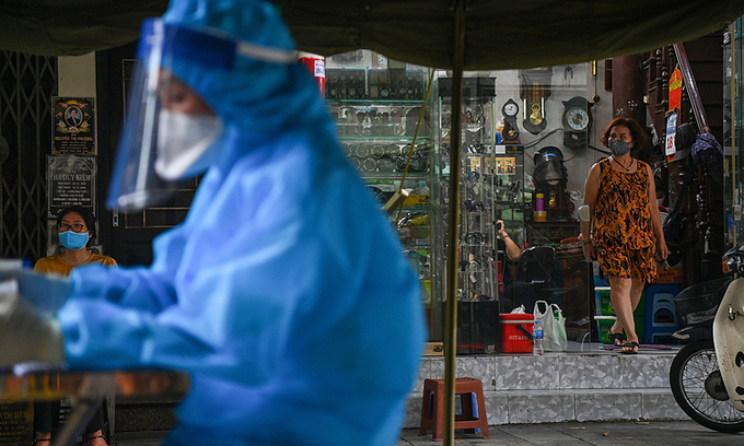 A citizen waits for Covid-19 test result in Hanoi. Photo: VnExpress