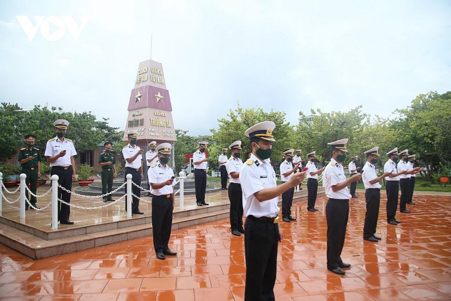 Soldiers and People of Truong Sa Island Join Hands in Covid-19 Fight Fighting Covid on Vietnam's Remote Islands