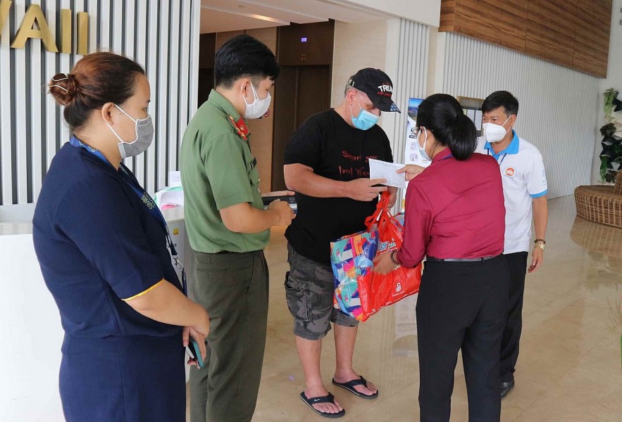 Localities Support Foreigners in Difficulty in Ho Chi Minh City Amid Covid-19 Foreigners in Difficulty in Ho Chi Minh City Receive Support Amid Covid-19