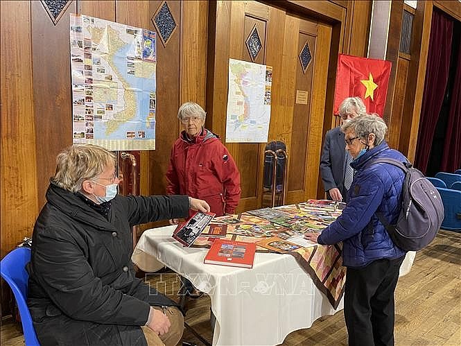 France-Vietnam Friendship Association Continues to Support Vietnamese People France-Vietnam Friendship Association Continues to Support Vietnamese People