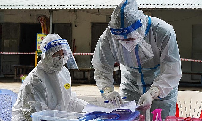 Medics review a list of residents living in a Covid-19 hotspot on Con Dao Island off Ba Ria - Vung Tau Province, November 20, 2021. Photo: VnExpress Medics review a list of residents living in a Covid-19 hotspot on Con Dao Island off Ba Ria - Vung Tau Province, November 20, 2021. Photo: VnExpress