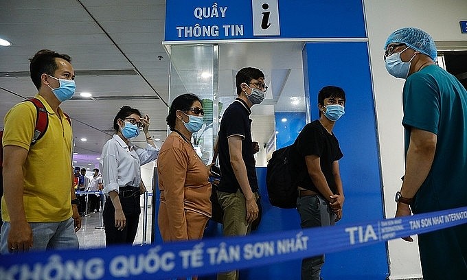 Arrivals wait to be tested for the novel coronavirus at Tan Son Nhat Airport in HCMC, May 2021. Photo: VnExpress Arrivals wait to be tested for the novel coronavirus at Tan Son Nhat Airport in HCMC, May 2021. Photo: VnExpress