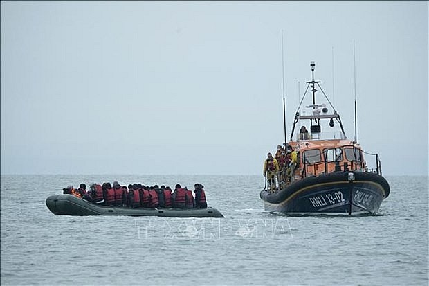 Search for victims following the accident. Photo: VNA Search for victims following the accident. Photo: VNA