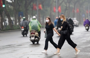 vietnamese doctors timely treating three foreigners stuck in country due to covid 19
