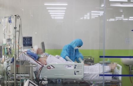 Critically ill British pilot coronavirus patient conscious