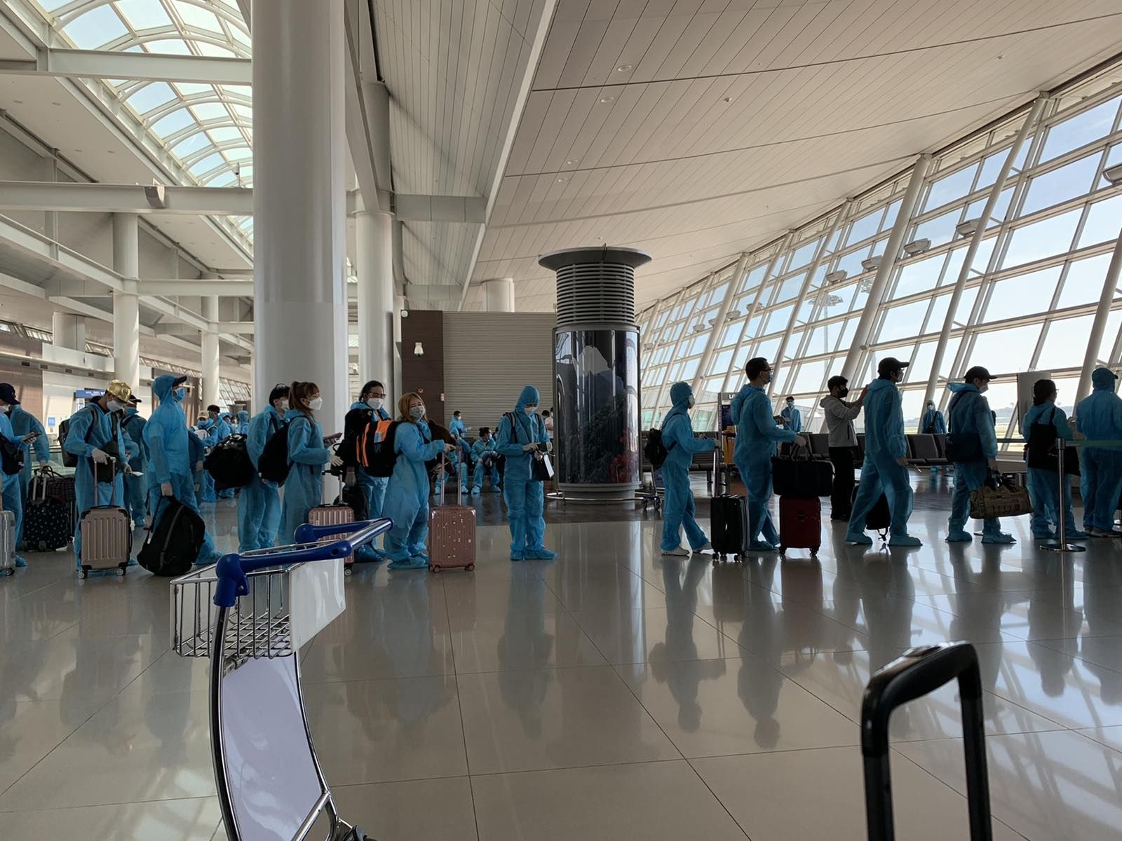 340 Vietnamese citizens repatriated from Republic of Korea 340 vietnamese citizens repatriated from republic of korea