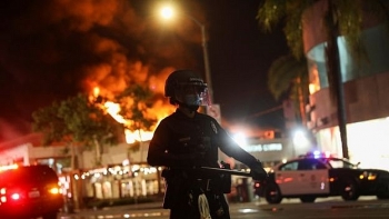 santa monica struggling to stop looting spree extend curfew through monday morning
