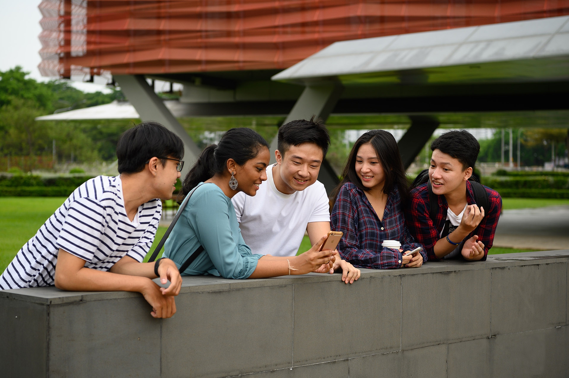 undefined 3157 mixed ug group laughing half body 04