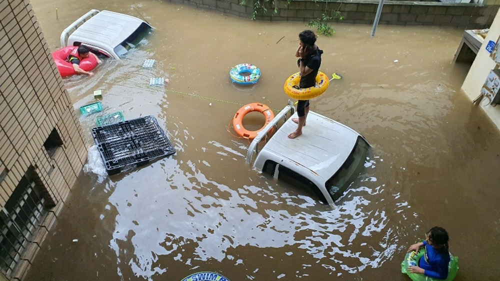 In South Korea, at least 32 people have died after 49 days of monsoon rains, the country's longest since 1987, caused flooding, landslides and evacuations 4712 17539609a98e43c885e330120155d68d 18