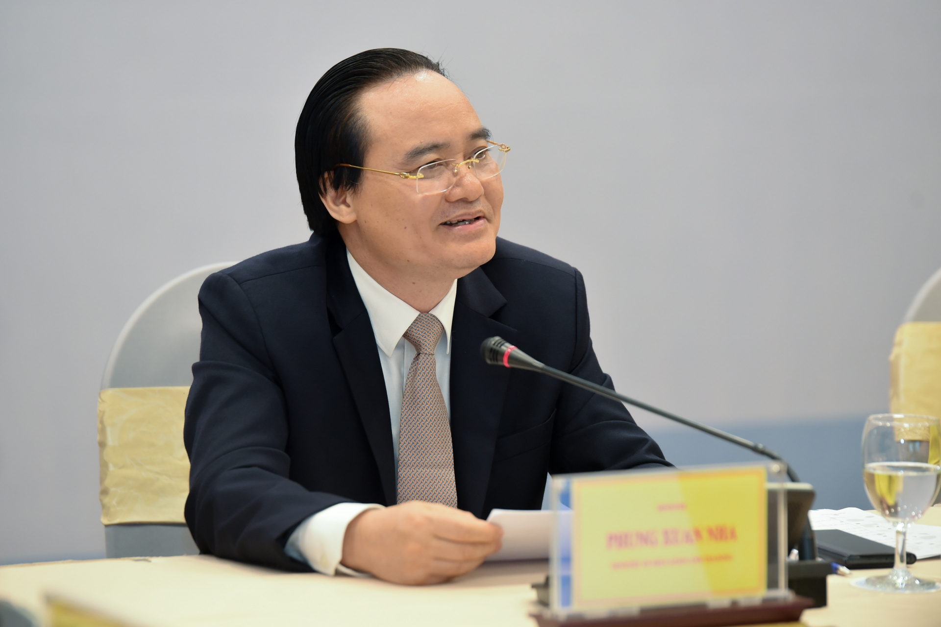 Minister of Education and Training Phung Xuan Nha spoke at the roundtable. 5259 news 2 minister of education and training phung