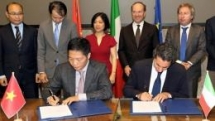 italy declares state of emergency in venice after flood devastation